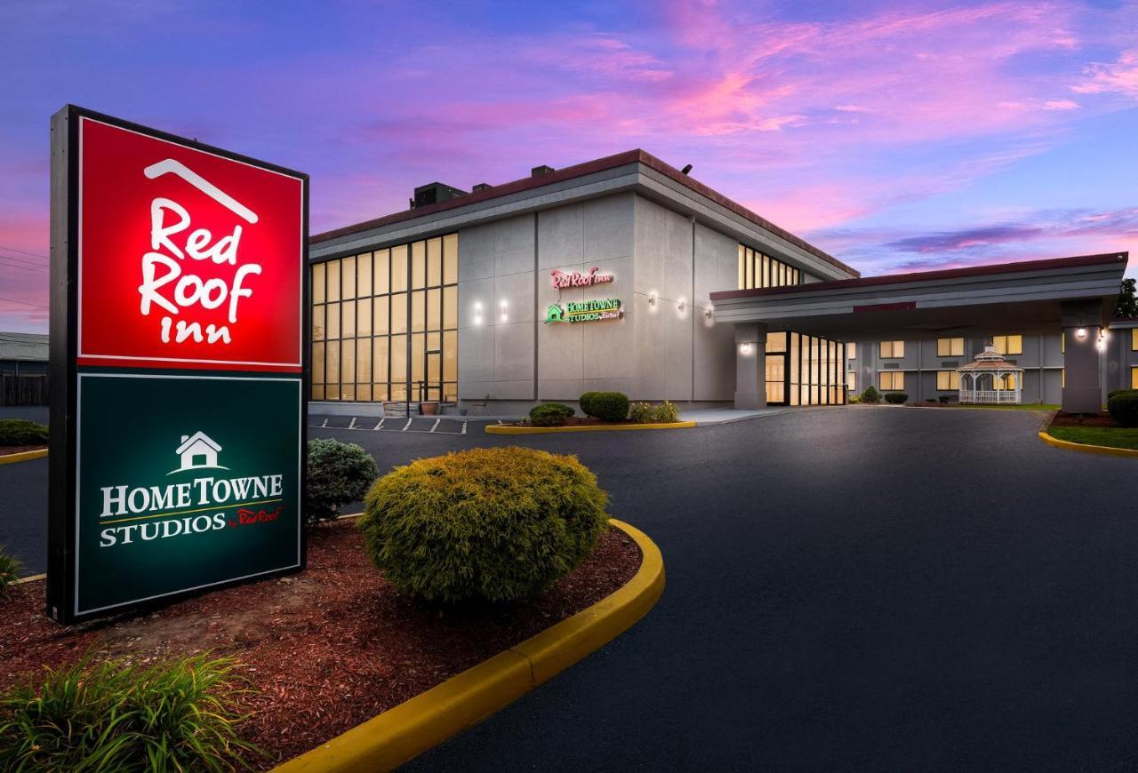 Hometowne Studios By Red Roof Painted Post Exterior foto